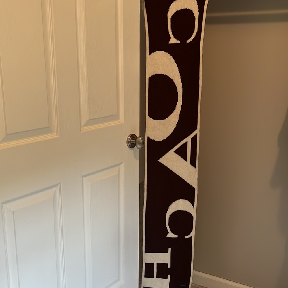 Coach scarf (40%wool) Color- brown and off white